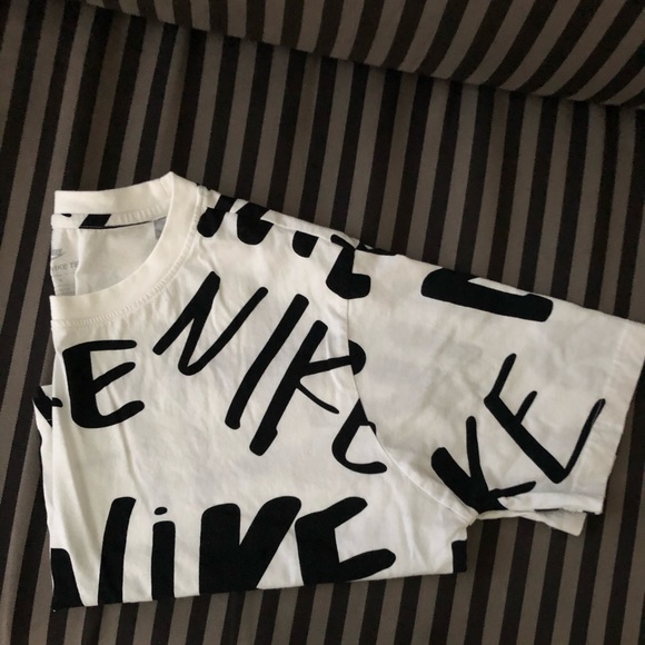 Nike crop t-shirt - Picture 3 of 3